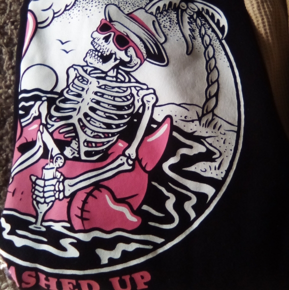 A bundle of surfer branding clothes .😄 - Picture 2 of 4